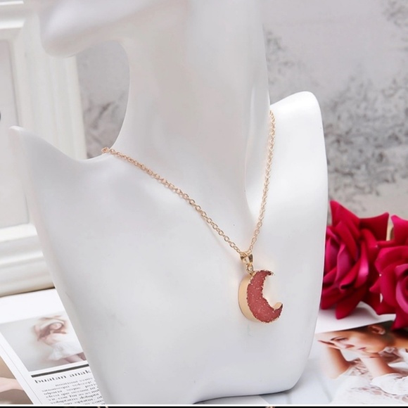 ❣❣ Druzy style crescent moon necklace - Picture 2 of 3